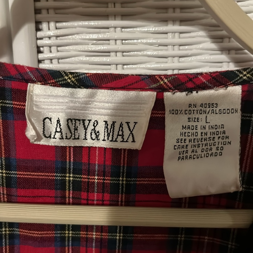 Casey & Max Christmas Vest - Picture 4 of 7